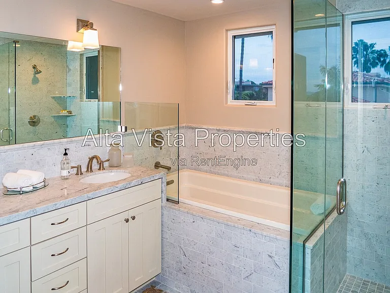 5606 Dolphin Pl — Photo 32