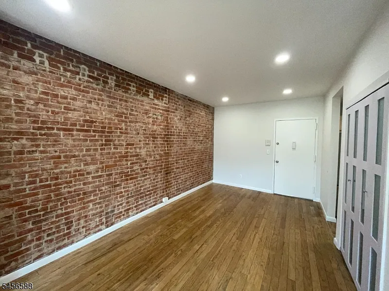 1 bed, 1.0 bath, $1,950 — Photo 3