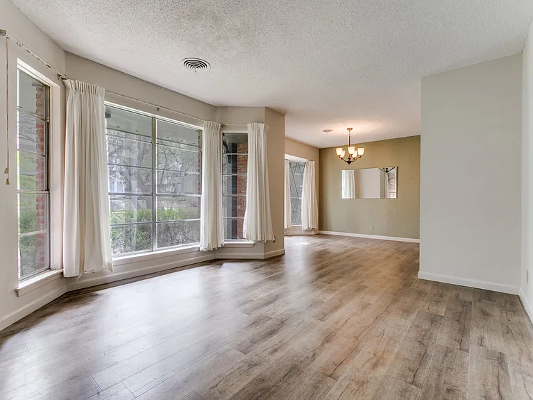 3551 Red Oak Ln — Photo 2