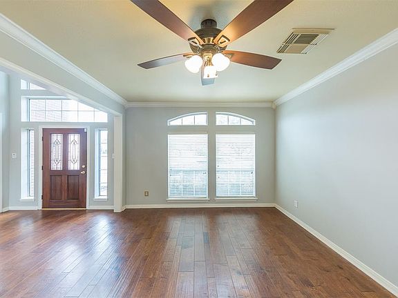 3rd image of 2317 S Lake Dr