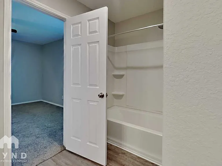 9515 Apple Ridge Ln — Photo 12