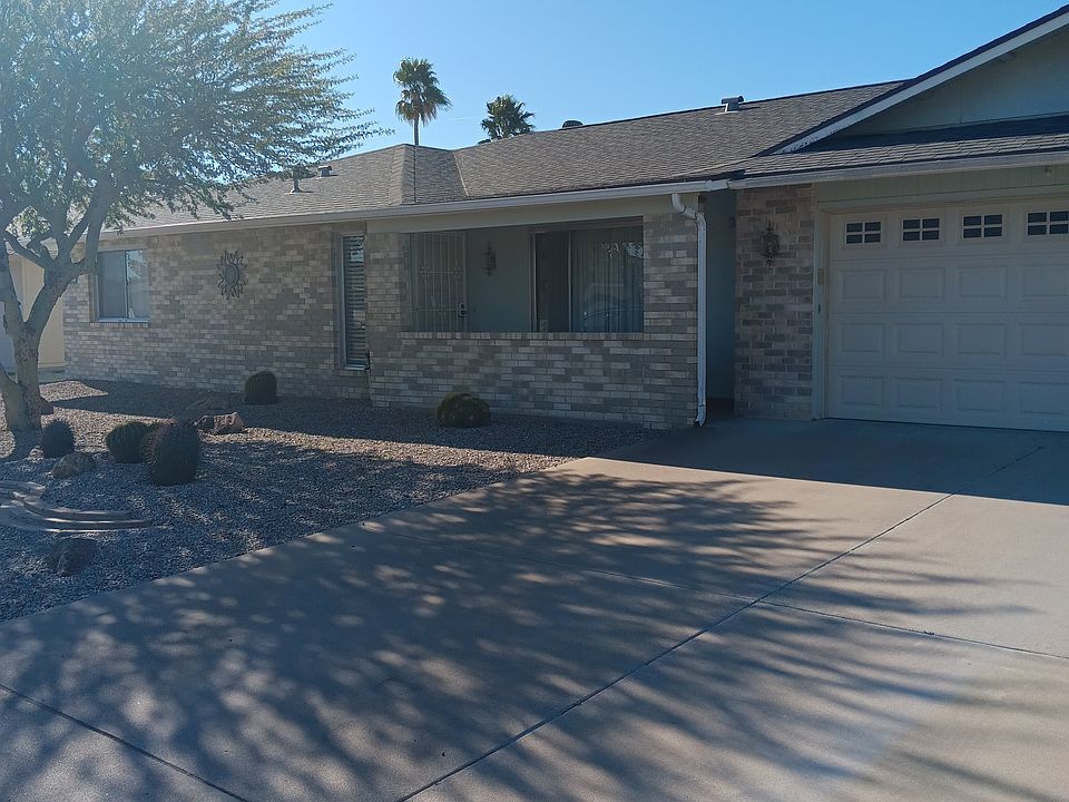 Front of house with large garage