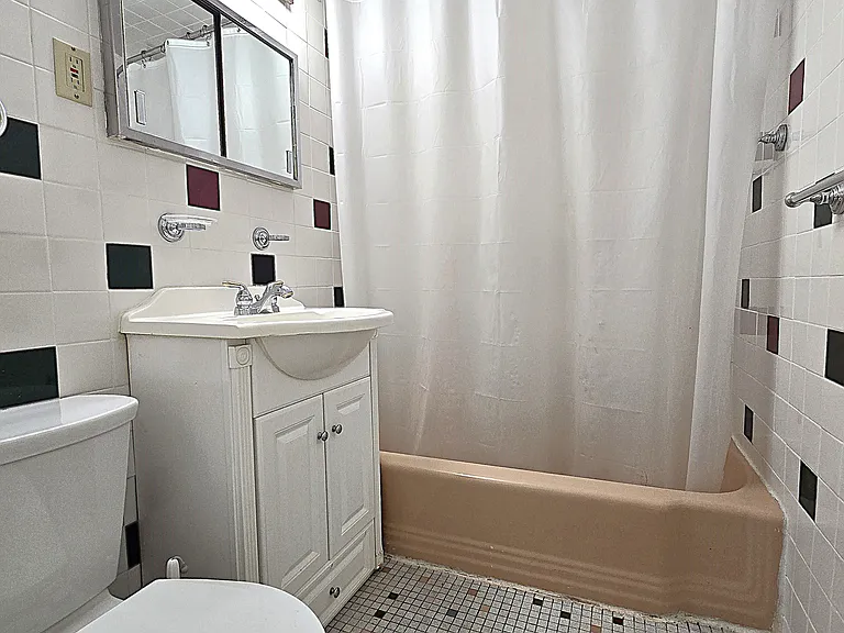 50 Green St #303 — Photo 8