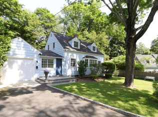 19 Olmstead Ct, New Canaan, CT 06840