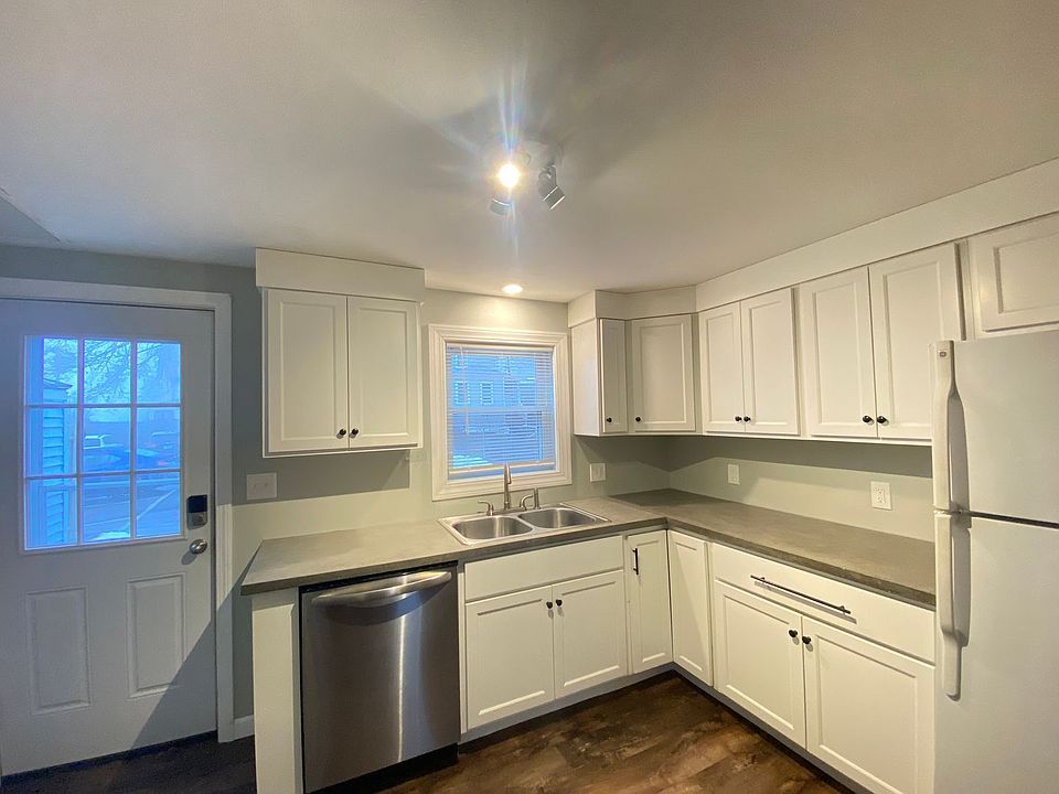 1st image of 33 W Green St