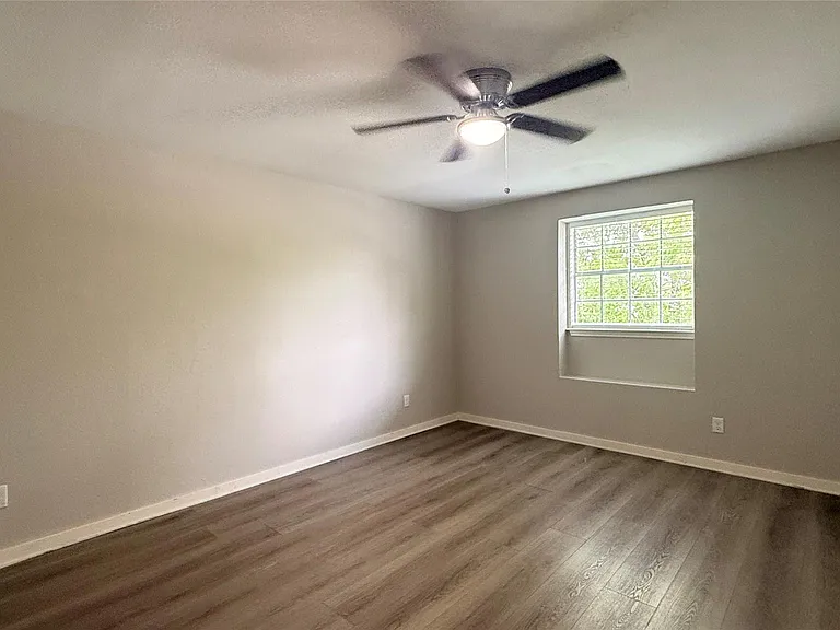 805 Malden Cv — Photo 13
