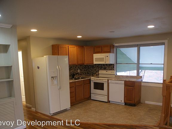 3rd image of 9707 Portage Dr