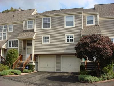 704 Foxboro Dr, Norwalk, CT, 06851