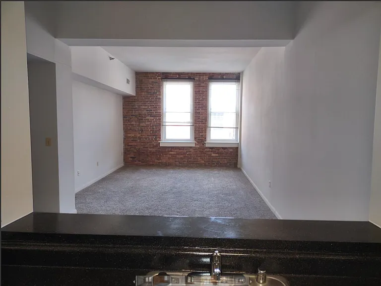 Marlboro Classic Apt & Redwood Square — Photo 86