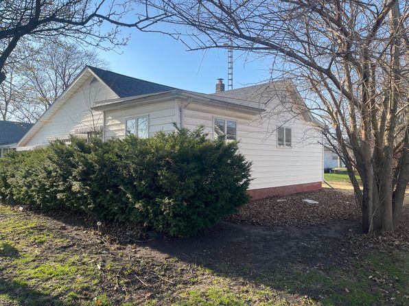 615 W Santa Fe Ave, Toluca, IL 61369