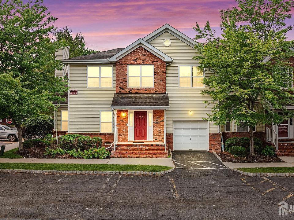 1st image of 252 Moonlight Dr