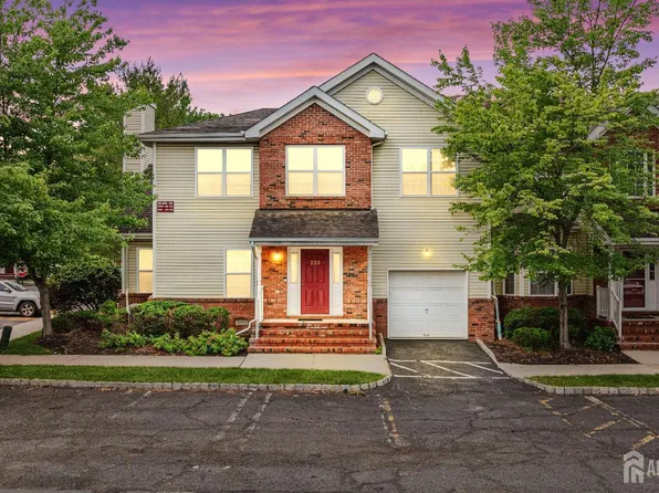 252 Moonlight Dr, Piscataway, NJ 08854