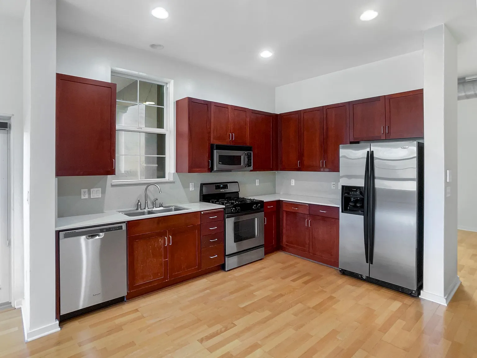 2 bed, 1300 sqft, $5,450 — Photo 4