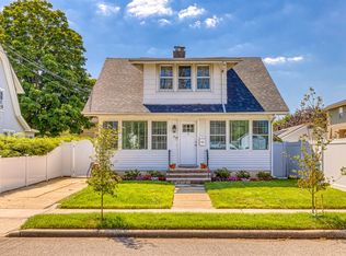 6 N Pershing Ave, Bethpage, NY 11714