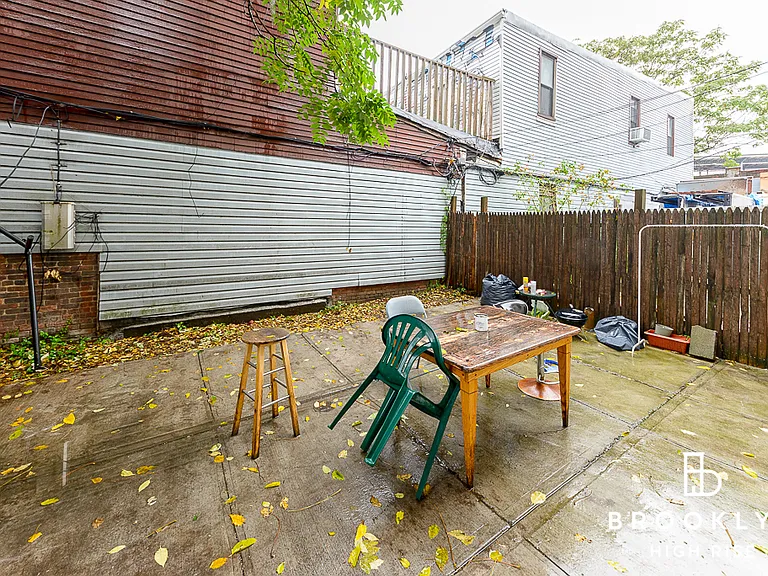1505 Gates Ave #1B — Photo 1