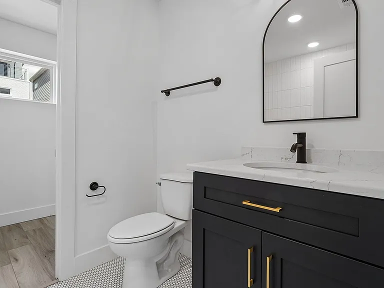 1241 N Avondale Cir — Photo 5