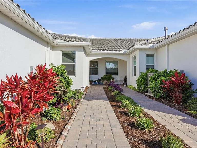 25029 Pearl Lake Cir — Photo 5