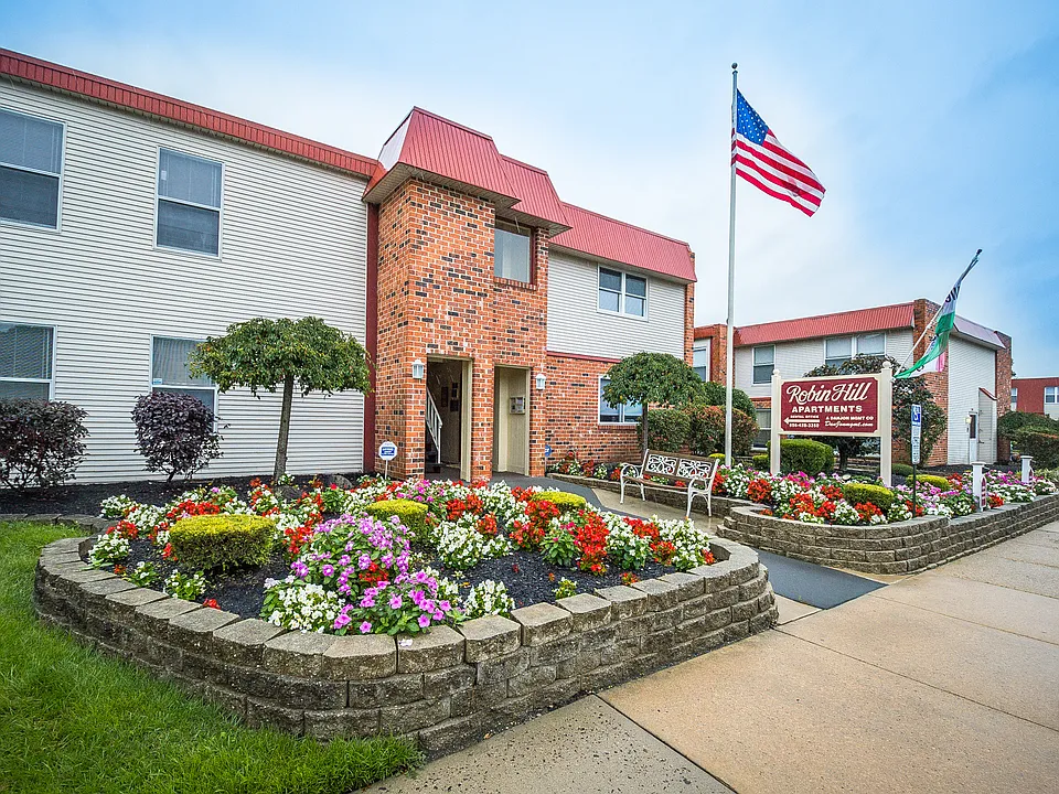 Robin Hill Apartments