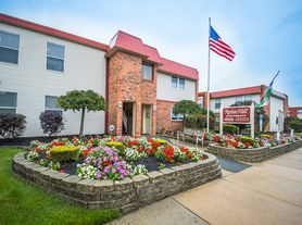 Robin Hill Apartments