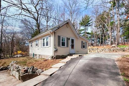527 Walpole St Photo 1