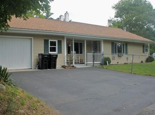 797 Old Fall River Rd, Dartmouth, MA 02747