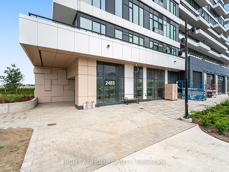 2485 Eglinton Ave W #1401 — Photo 38