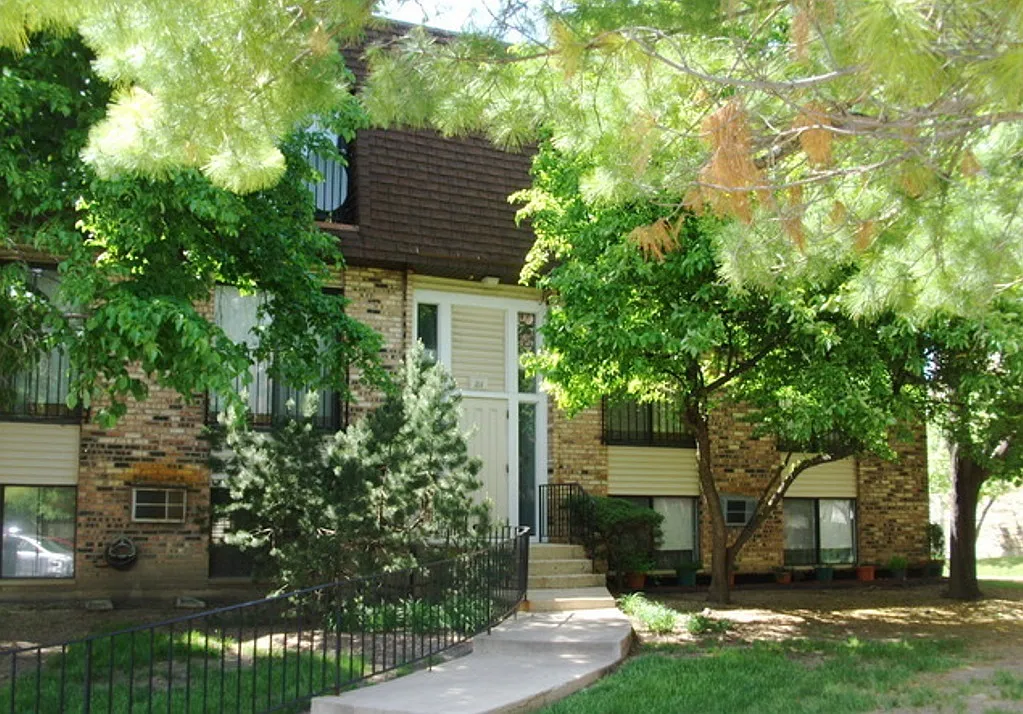 184 Waters Edge Dr APT 302 photo 1