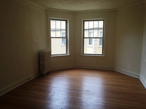 2nd image of 2028 W Berwyn Ave APT 2B
