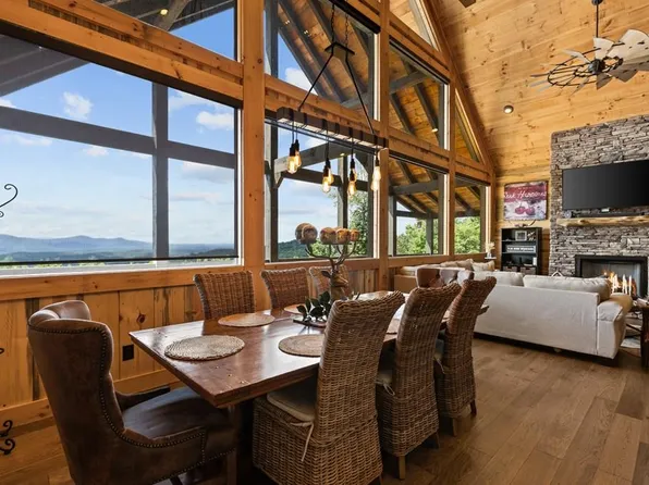 865 Bryant Farm Ln, Ellijay, GA 30540