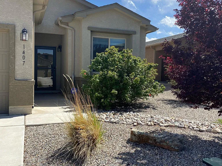 1407 Blue Sky Loop NE — Photo 2