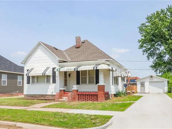 6327 Carnegie St, Saint Joseph, MO 64504
