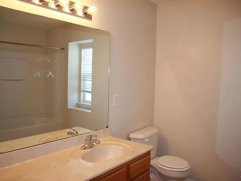 222 Northlands Dr — Photo 16