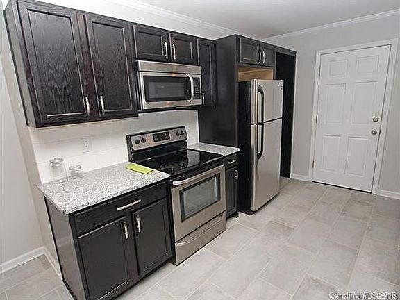 5th image of 1100 Hoover St