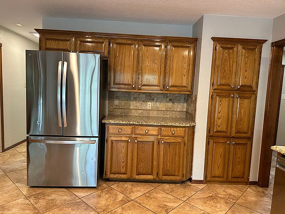 2nd image of 324 Creekside Dr