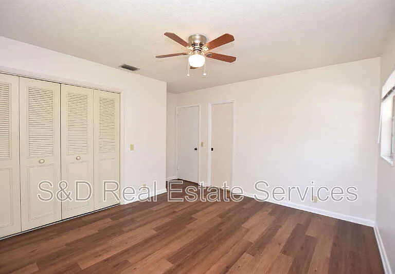 204 Chaucer Ln — Photo 9