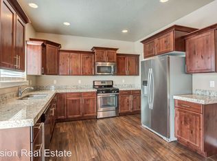 5038 E Oakwood Dr, Eagle Mountain, UT 84005