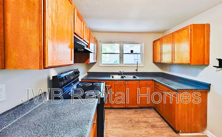 455 W 58th St — Photo 2