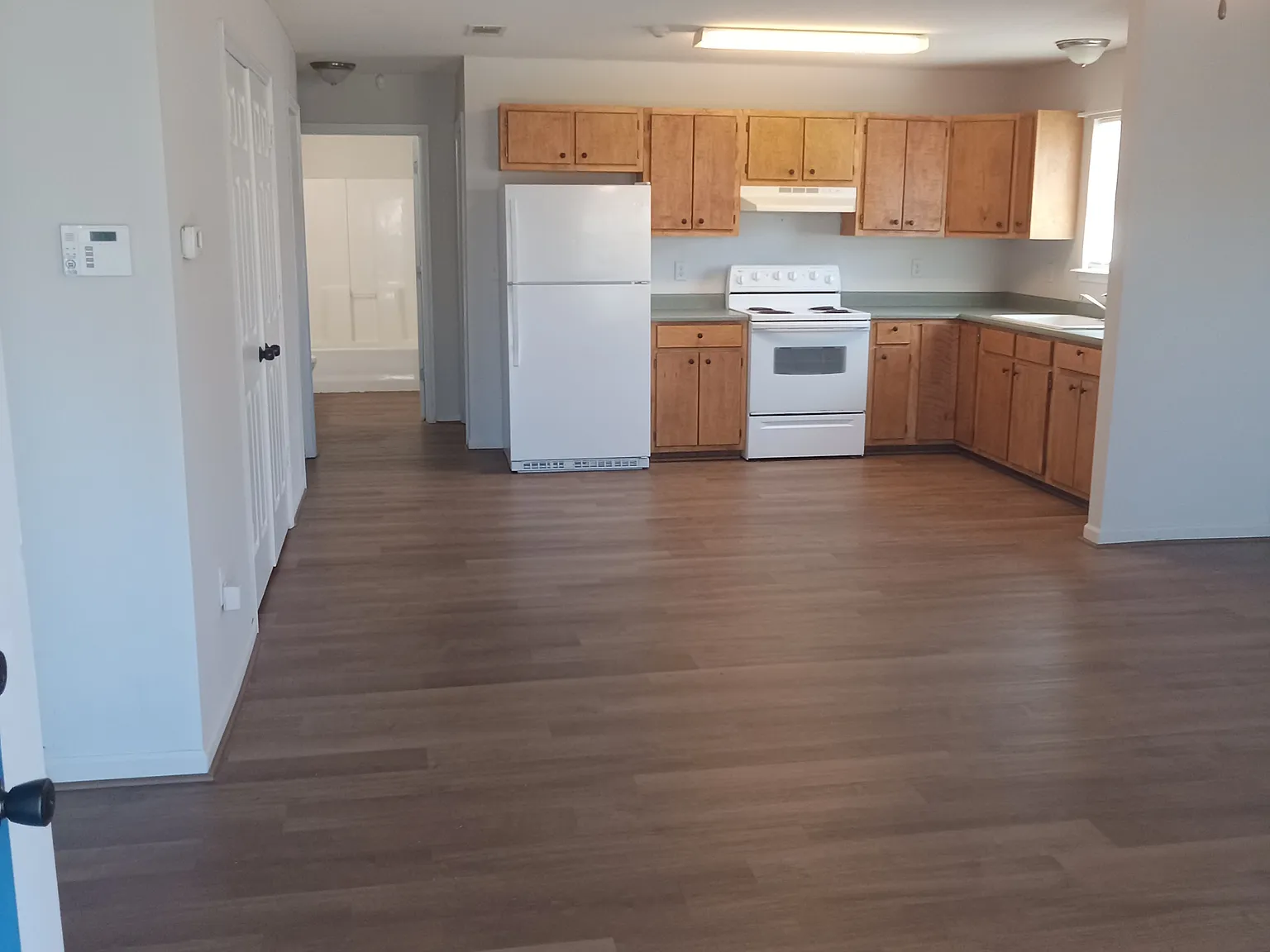4 bed, 1230 sqft, $1,300 — Photo 3