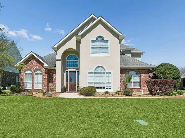 209 Poinsettia Dr, Belle Chasse, LA 70037