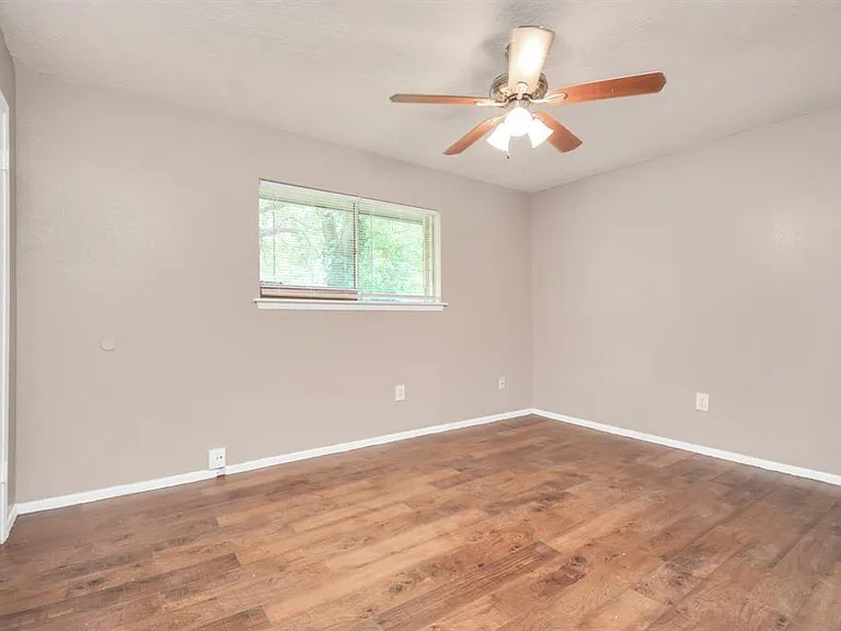 4803 Beechaven St — Photo 15