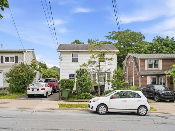 68 Albro Lake Rd, Halifax, NS B3A 3Y3