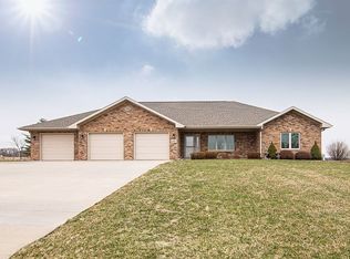 15873 White Oak Dr, Peosta, IA 52068