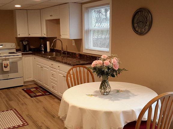 Kitchen and dining area.
