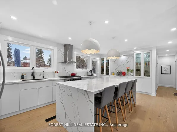 4 Holman Cres, Aurora, ON L4G 1Z9