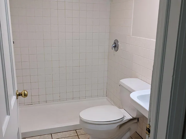 348 College St — Photo 21