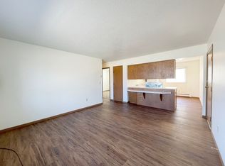 23 6th Avenue NW, Minot, ND 58703