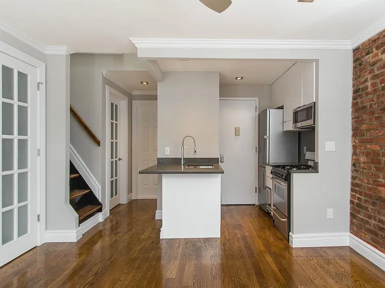 68 Clinton St #4A — Photo 2