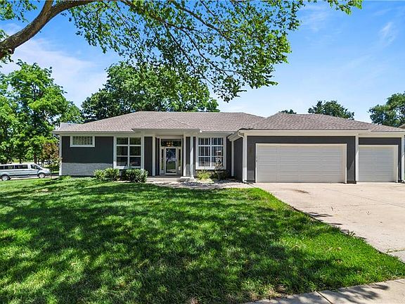 3rd image of 7729 Brook Ln