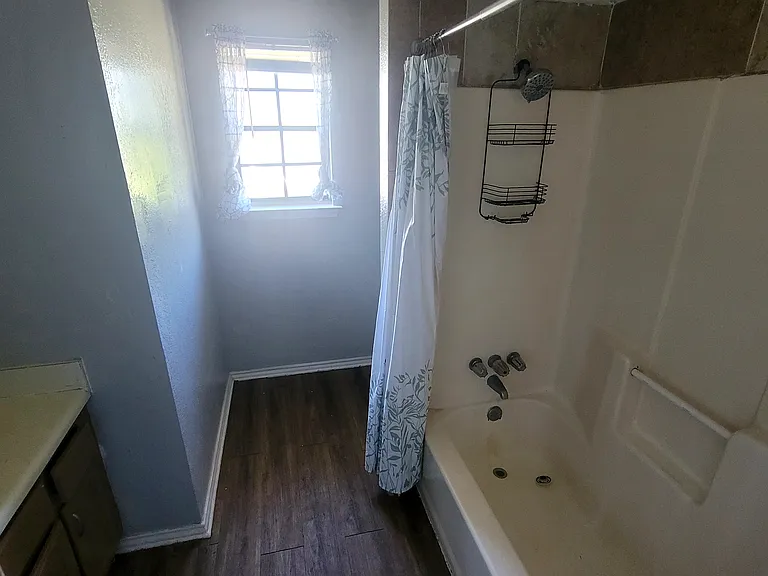 515 Falcon Dr — Photo 9