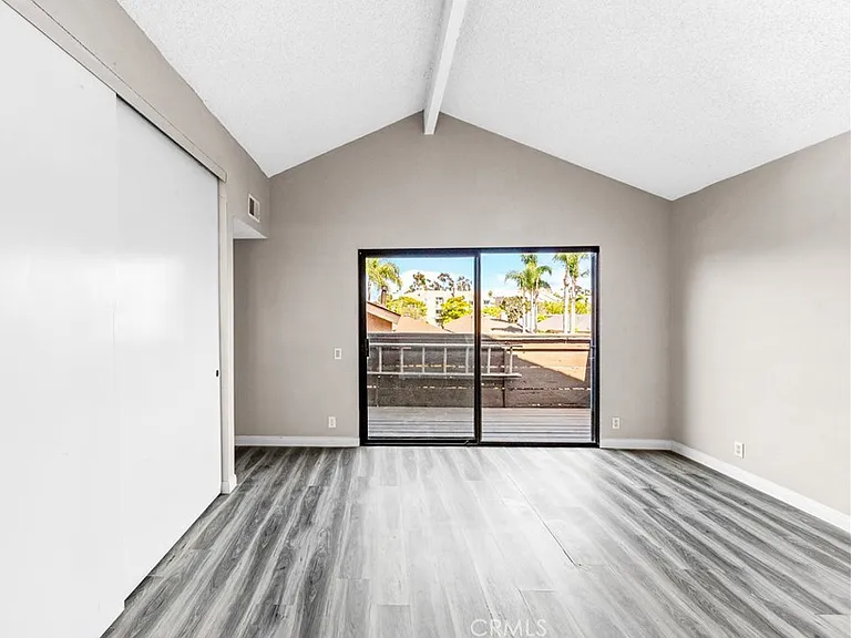 1407 Lakeside Ln — Photo 49